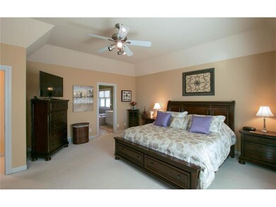 Large master bedroom w/ En-Suite bath and walk in 
