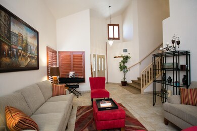 Dining Area To Entry