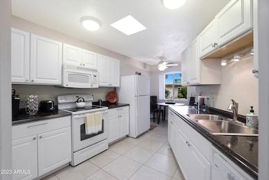 14021 N Palm Ridge Dr W, Sun City, AZ 85351 - photo 3