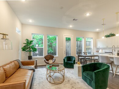 610 Thornton Oaks Ln unit B, Houston, TX 77018 - photo 5