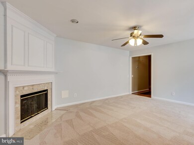 8204 Catbird Cir unit 202, Lorton, VA 22079 - photo 7