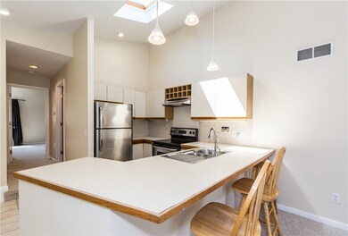 976 Williamsburg Cir unit 976, Warwick, RI 02886 - photo 6