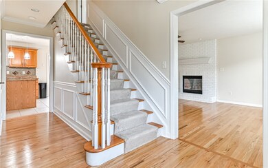 Enter on REAL OAK HARDWOOD FLOORS, notice the 2020 UPDATES incl interior painting, new lighting fixtures, new Samsung slate SS appliances, new Master Bath dual vanity w/ Kohler faucets & toilet.