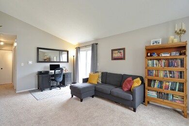 1964 Navarone Dr unit 5, Naperville, IL 60565 - photo 3