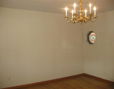 The dining room features an octagon stained glass 