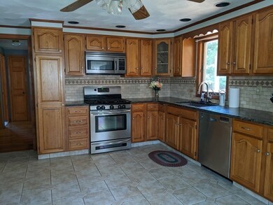 12 Claffey Ave, Worcester, MA 01606 - photo 7