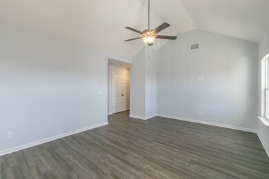 302 Mimosa Dr, Decherd, TN 37324 - photo 4