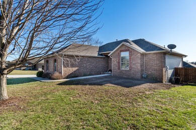 870 W Pembrook Ave-36