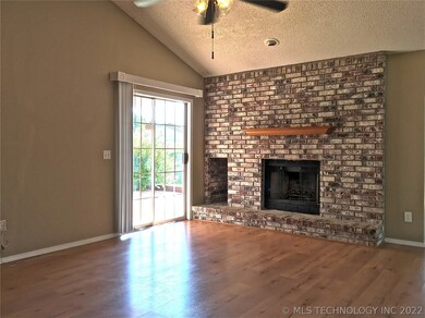 4200 S Redbud Ave, Broken Arrow, OK 74011 - photo 4