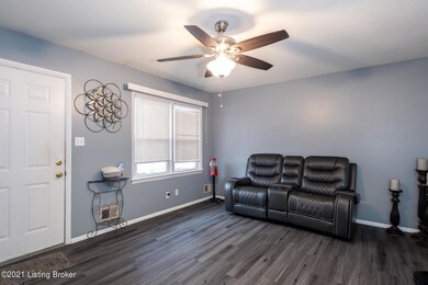 9224 Pagoda Dr, Louisville, KY 40229 - photo 4