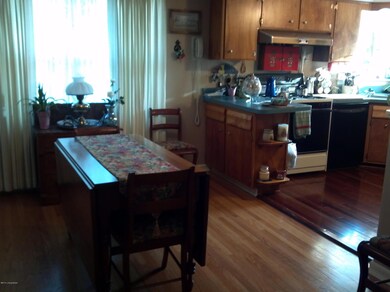 6210 Tiara Ct, Louisville, KY 40219 - photo 3