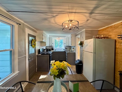 38 Wesleyan St, North Adams, MA 01247 - photo 7