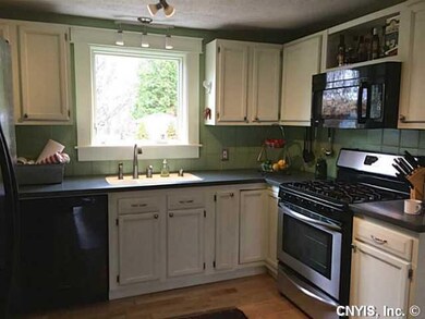 Kitchen. Fully applianced kitchen.