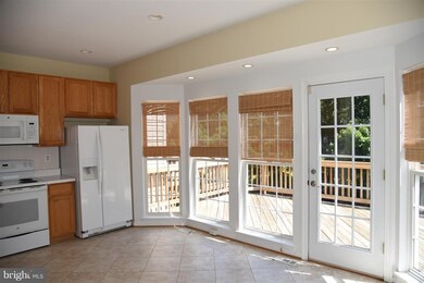 2579 Chase Wellesley Dr, Herndon, VA 20171 - photo 4