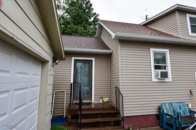 410 9 1 2 St N, Wahpeton, ND 58075 - photo 4