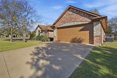 1700 Flagstone Ct, Granbury, TX 76049 - photo 4