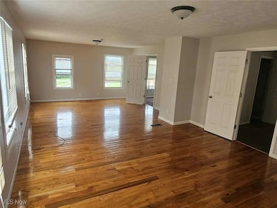 3946 E 54th St, Newburgh Heights, OH 44105 - photo 5