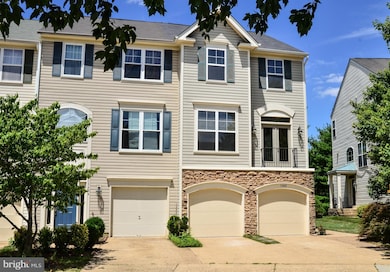 13402 Burrough Farm Dr, Herndon, VA 20171 - photo 2