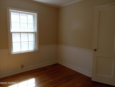 104 S Cypress Street bed 2 20230319