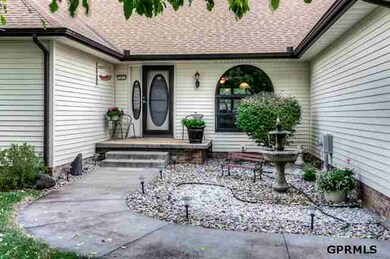 7812 Maui Cir, Papillion, NE 68046 - photo 2