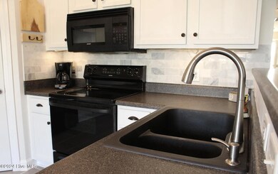 2304 Saddleback Dr unit A, Winterville, NC 28590 - photo 2