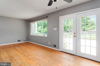 6902 Fitzpatrick Dr, Laurel, MD 20707 - photo 6