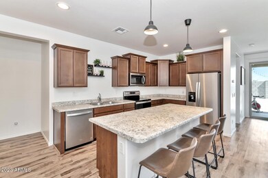18174 W Robin Ln-009-023-1500x1000