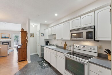 89 Cumberland Ln unit 8, Gorham, ME 04038 - photo 4