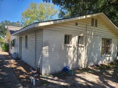 2210 Chamberlain St unit B, Houston, TX 77093 - photo 3