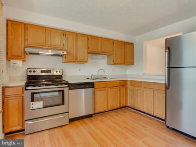 12512 Willow Spring Cir, Germantown, MD 20874 - photo 3