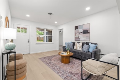 416 Simmons Dr, Hurst, TX 76053 - photo 4