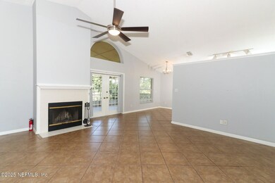 007-Living_Room_Alt_View