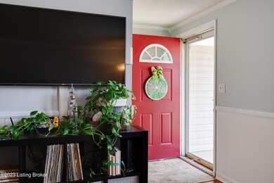 6904 John Paul Ln, Louisville, KY 40229 - photo 4