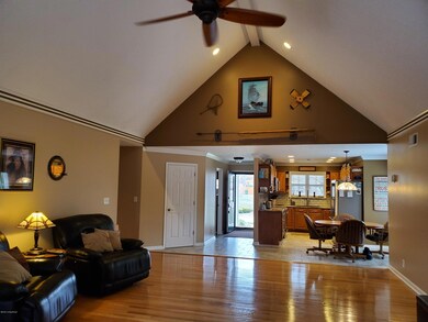 8801 Fox Chase Place, Louisville, KY 40228 - photo 4