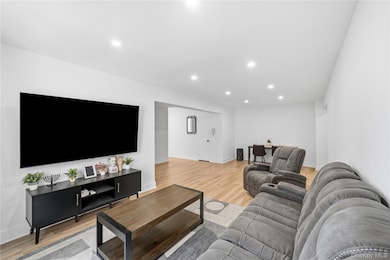 226-26 Union Turnpike unit 1R, Oakland Gardens, NY 11364 - photo 7