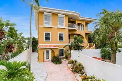 7953 Bayshore Dr, Treasure Island, FL 33706 - photo 2