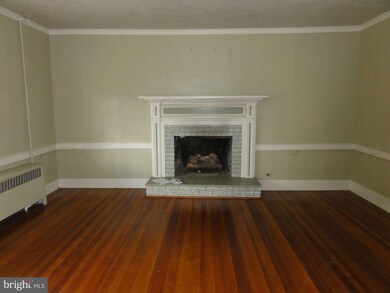 207 S Main St, Edinburg, VA 22824 - photo 3