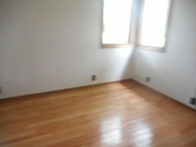 10058 Meadow Ln, Des Plaines, IL 60016 - photo 7