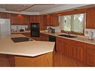 Kitchen Spacious center island with breakfast bar!