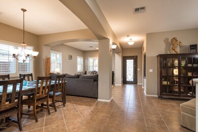 07- FORMAL DINING TO ENTRY
