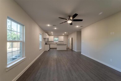 211 Song Thrush Dr, Granbury, TX 76049 - photo 5