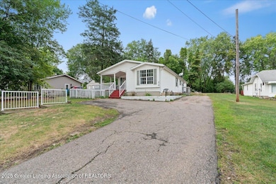 416 W Holmes Rd, Lansing, MI 48910 - photo 2