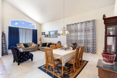 541 S Oak St-7