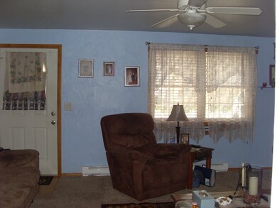 912 Phillip St, Auburn, IN 46706 - photo 4