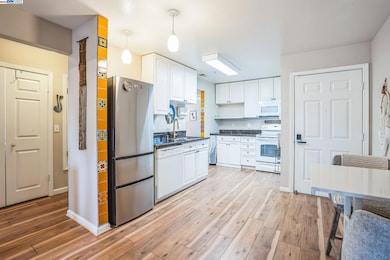 22537 Center St unit 207, Hayward, CA 94541 - photo 4