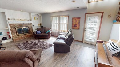 8626 Oakview Dr, Lenexa, KS 66215 - photo 6