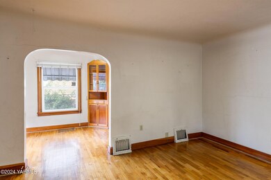 1007-e-spruce_DSC1375