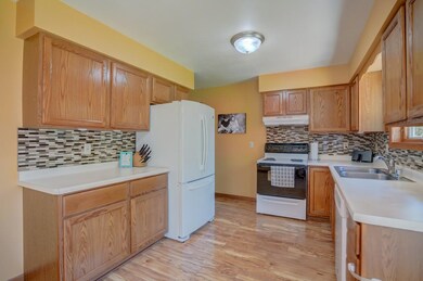 575 Ash St, Oregon, WI 53575 - photo 3