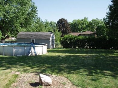 29W255 Hartman Dr, Naperville, IL 60564 - photo 2