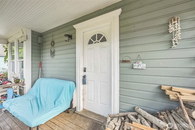 818 Wyoming St, Raymond, WA 98577 - photo 2